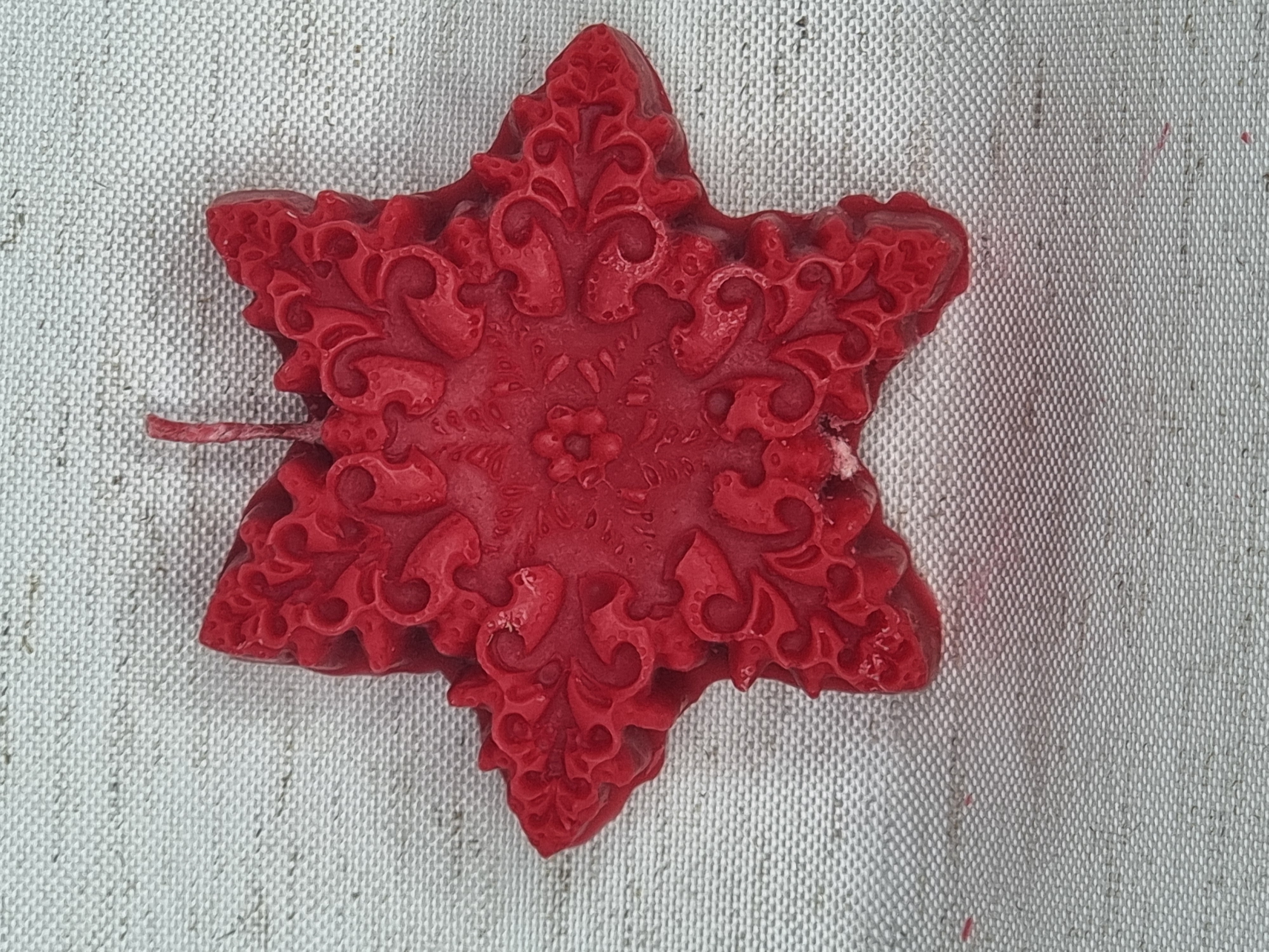 Vela de copo de nieve en color rojo